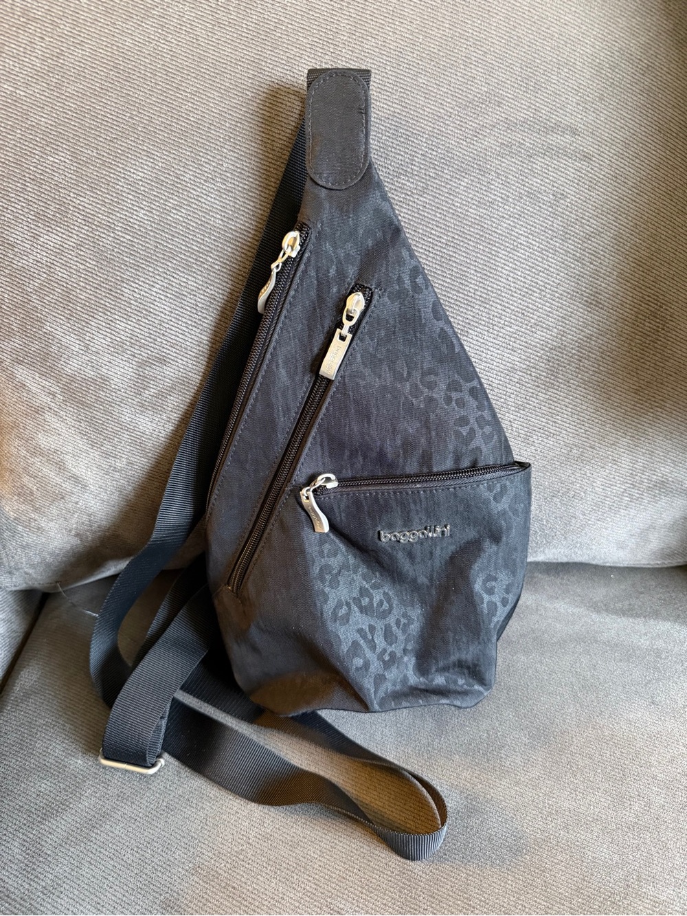 Baggallini Black Cheetah Print Adjustable Crossbody Mini Sling Backpack Bag
